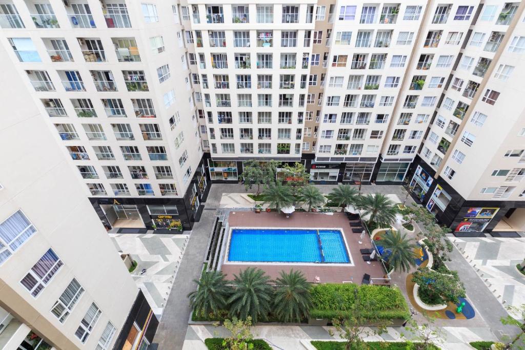 Sky Center Near Airport - Hizvo