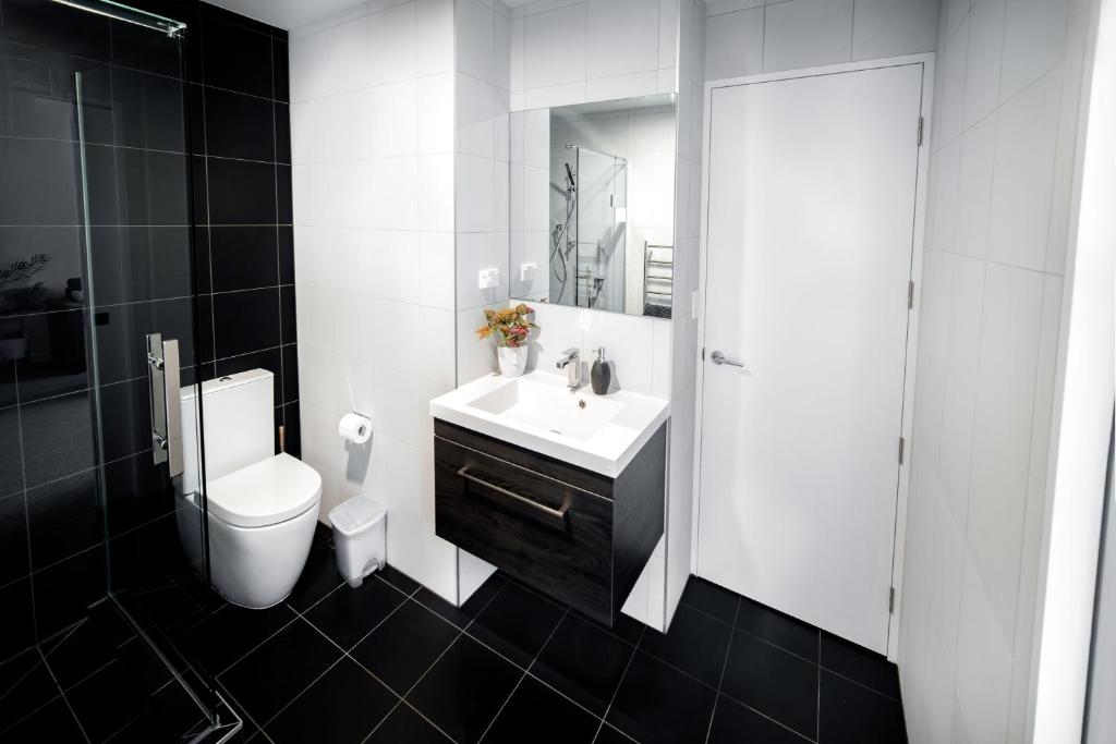 CHELSEABAY Modern Apartments - Two-Bedroom Apartment With Park View (2)