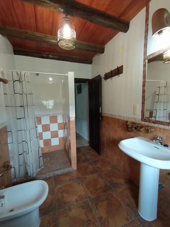 Koupelna v ubytování Alojamiento Rural Mendoza
