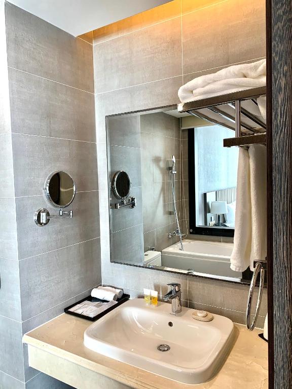 Phòng Deluxe Có Giường Cỡ King Nhìn Ra Thành Phố