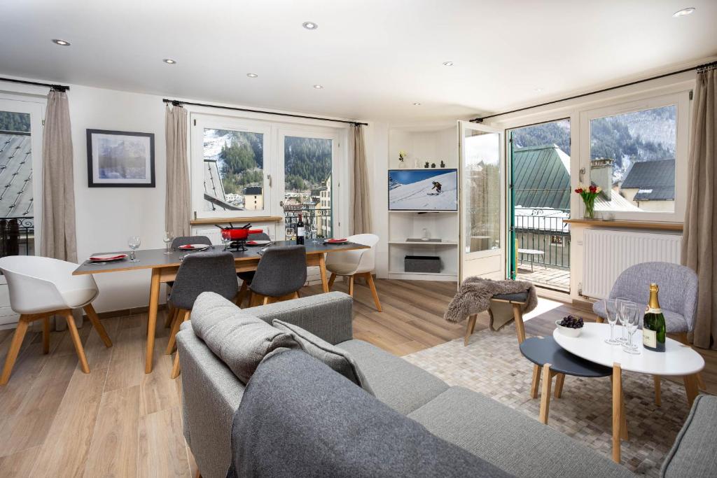Ruang duduk di Le Panoramic Mont Blanc Apartment - Chamonix All Year