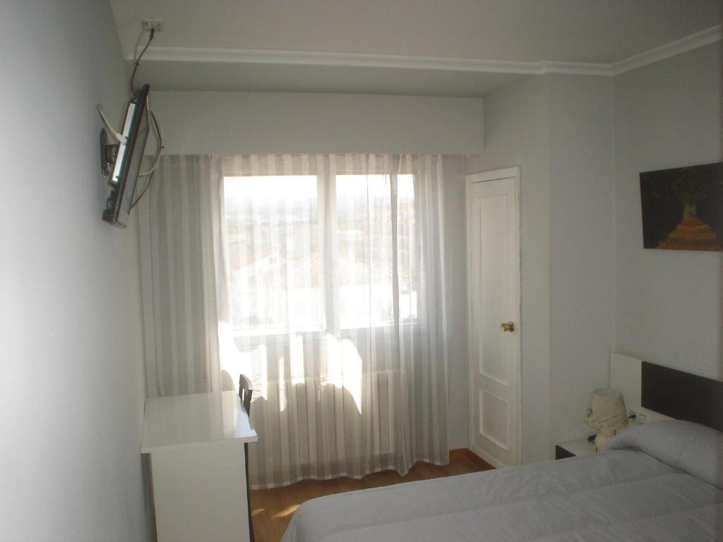 Posteľ alebo postele v izbe v ubytovaní HOSTAL CID