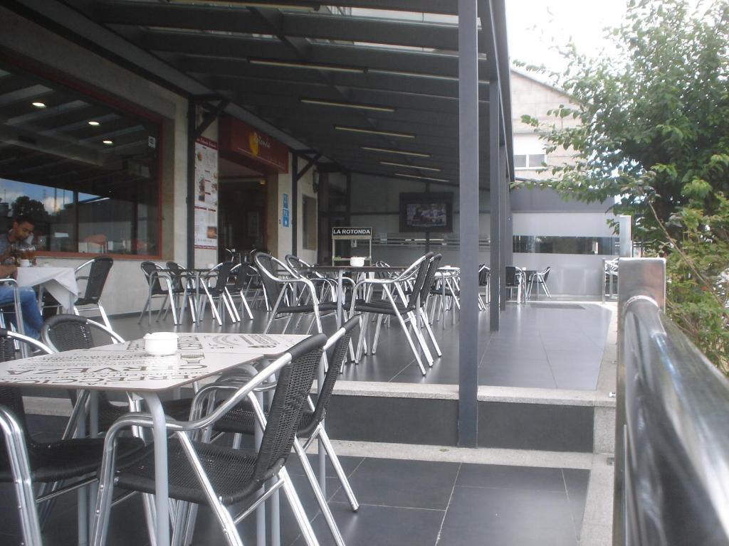 Reštaurácia alebo iné gastronomické zariadenie v ubytovaní HOSTAL CID