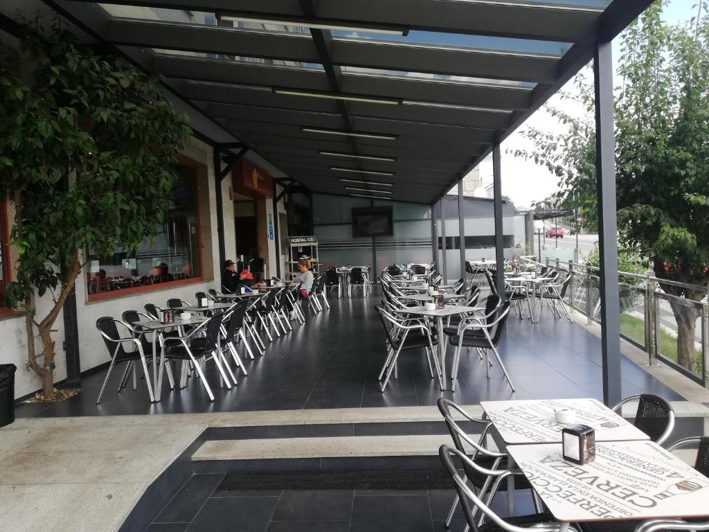 Reštaurácia alebo iné gastronomické zariadenie v ubytovaní HOSTAL CID