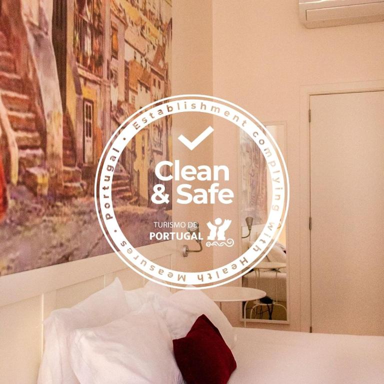 Postel nebo postele na pokoji v ubytování Lisbon Arsenal Suites