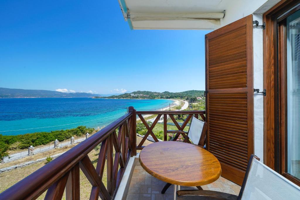 A balcony or terrace at Pansion Limanaki