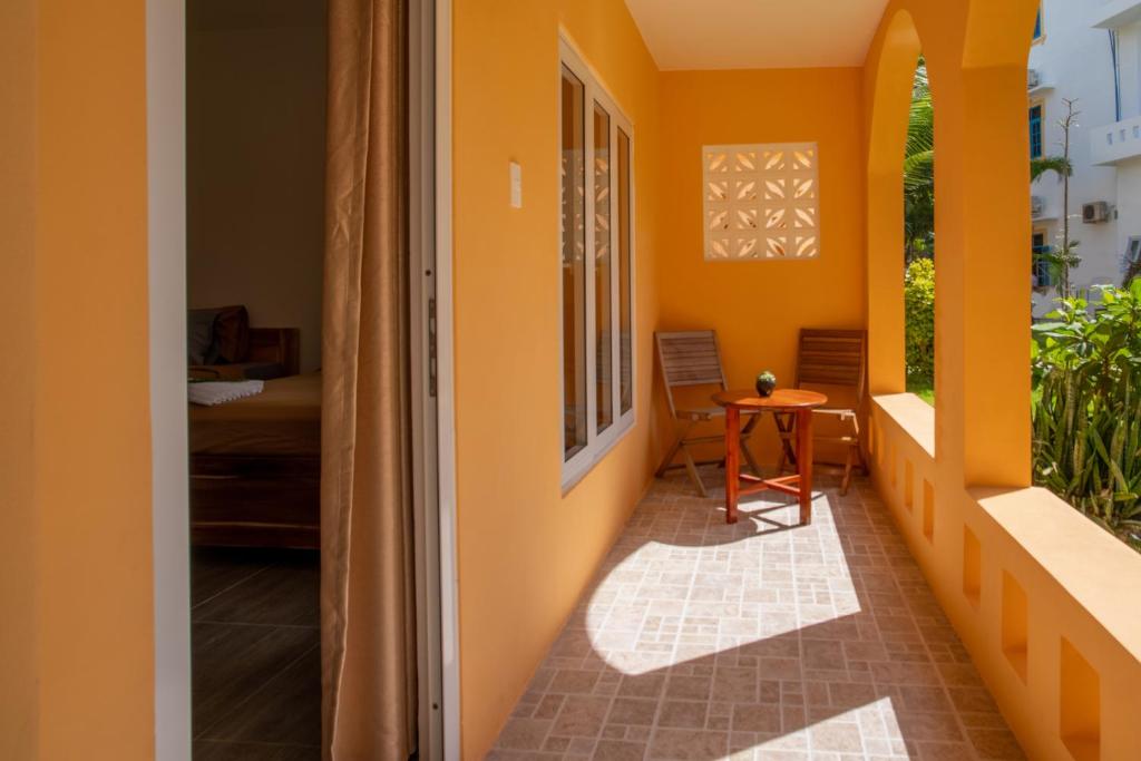 Vida Loca Sunset Beach Resort - 12