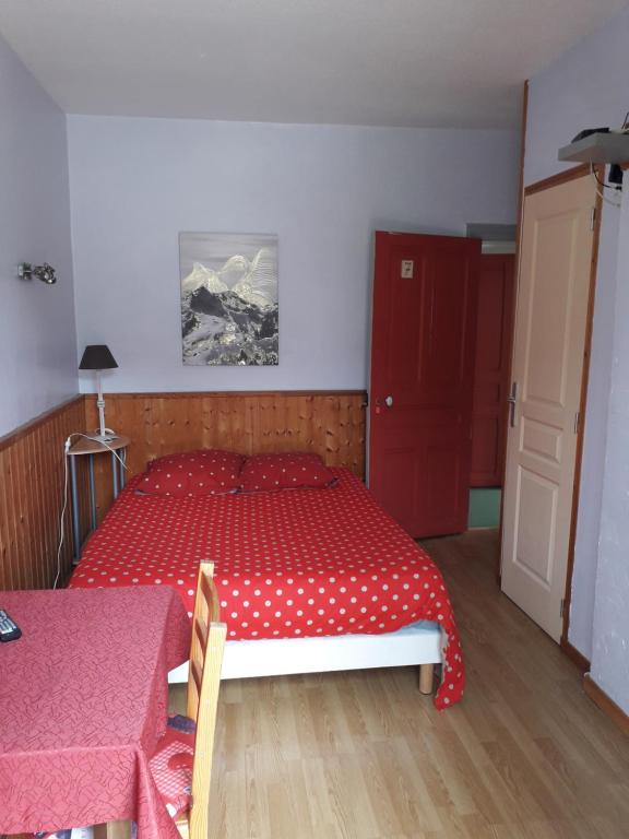 Postel nebo postele na pokoji v ubytování Pension Saint Antoine