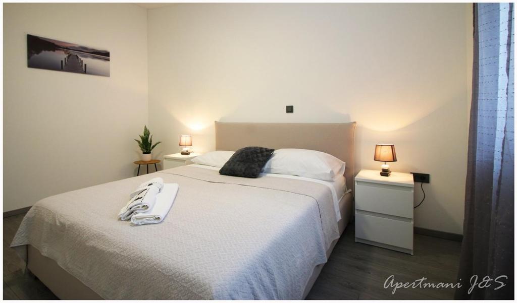 Postel nebo postele na pokoji v ubytování Apartmani Jere&Sara
