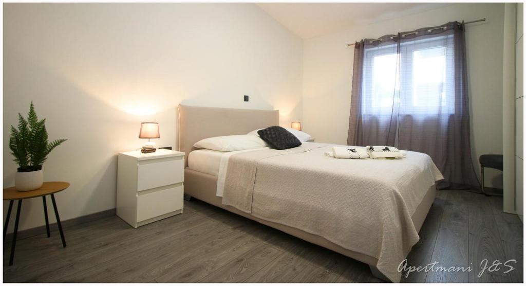 Postel nebo postele na pokoji v ubytování Apartmani Jere&Sara