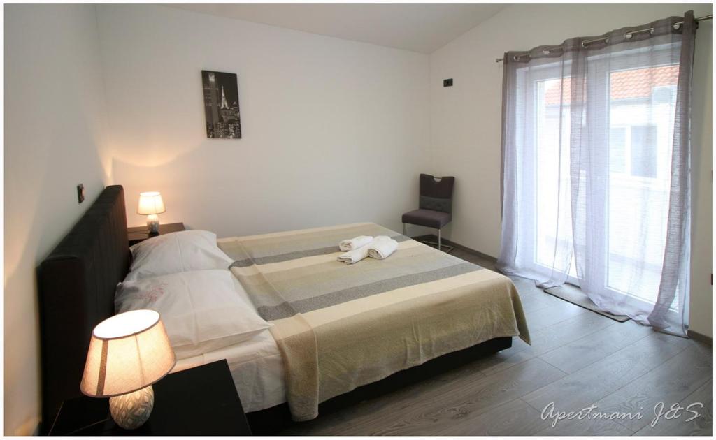 Postel nebo postele na pokoji v ubytování Apartmani Jere&Sara