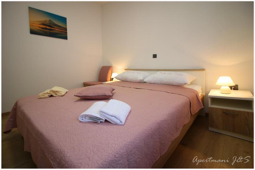 Postel nebo postele na pokoji v ubytování Apartmani Jere&Sara