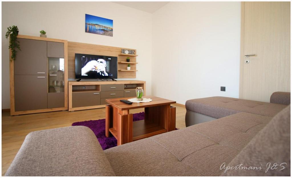 TV a/nebo společenská místnost v ubytování Apartmani Jere&Sara
