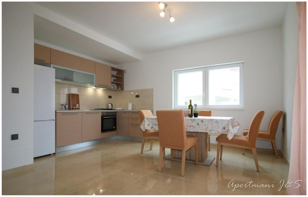 Kuchyň nebo kuchyňský kout v ubytování Apartmani Jere&Sara