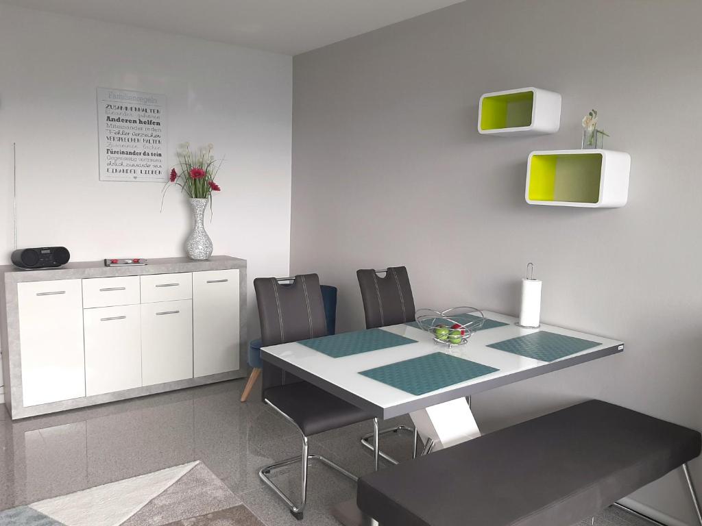 Kaiser - Ferienwohnungen Dreiburgenblick - Apartamento Con Balcón
