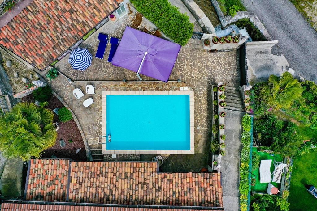 Bazén v ubytování Residence Tatiana A1 nebo v jeho okolí