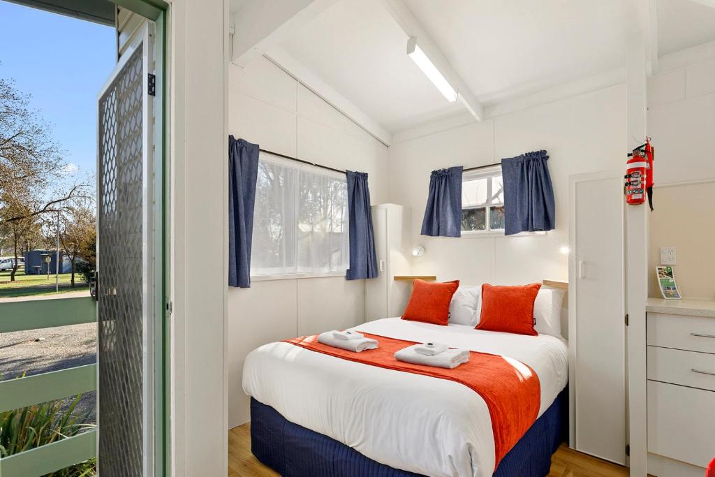 High Country Holiday Park - Studio Cabin (Bungalow)