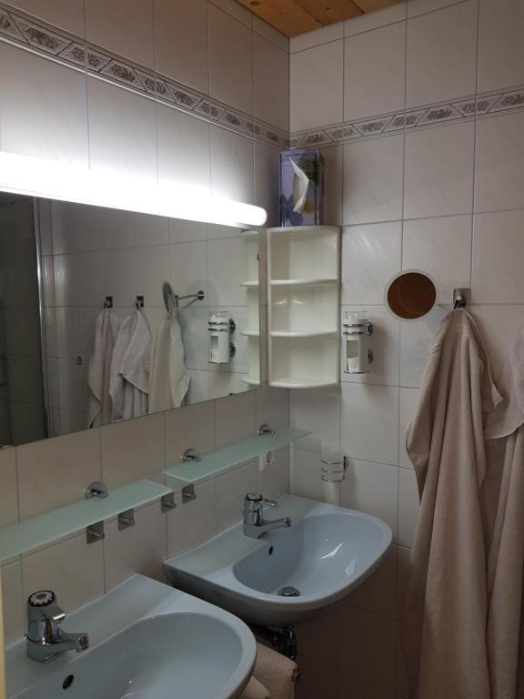 Baðherbergi á Haus Arnold - Privatzimmer und Ferienwohnungen