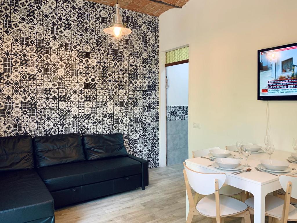 Black & White - Three-Bedroom Apartment