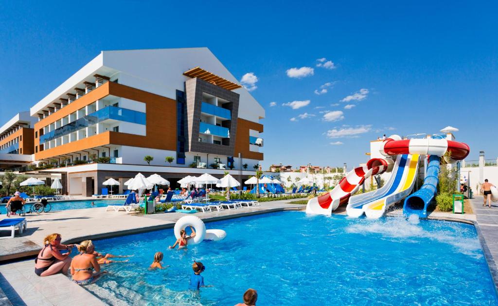 Bazén v ubytování Terrace Elite Resort Ultra All Inclusive nebo v jeho okolí