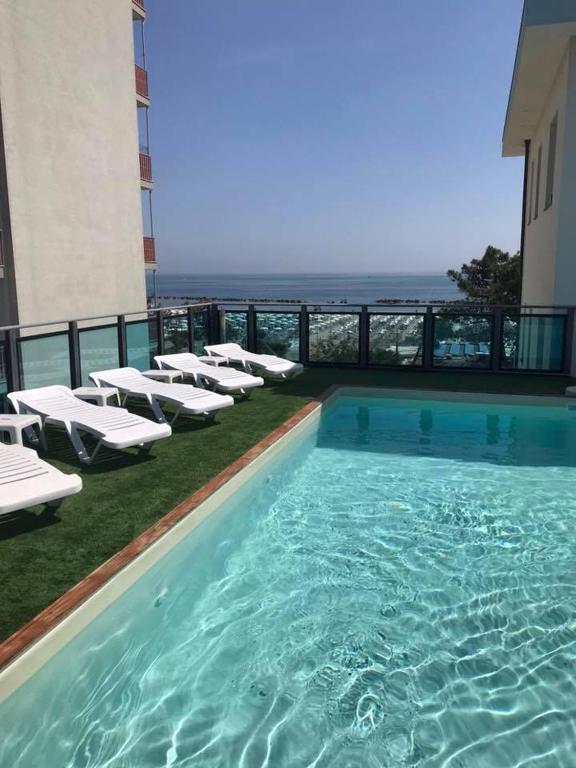 Bazén v ubytování Hotel Mirage nebo v jeho okolí