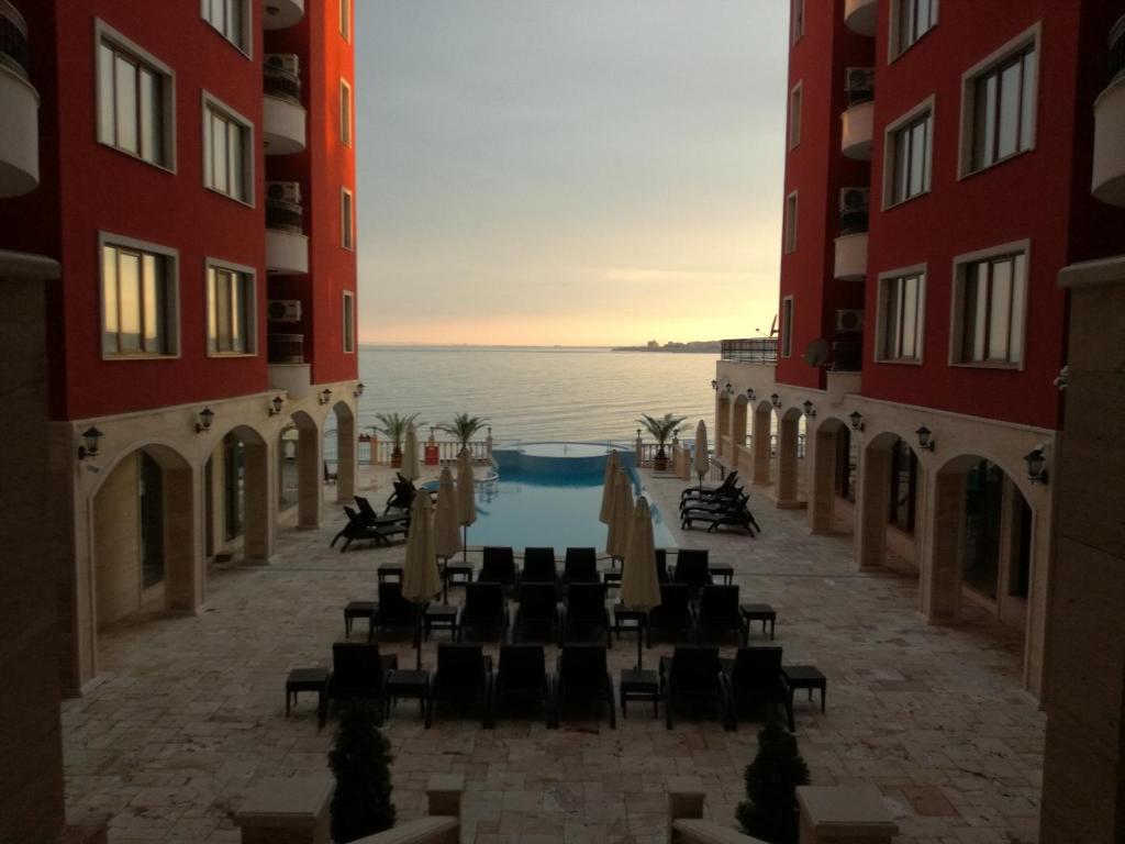 Rich Apartment