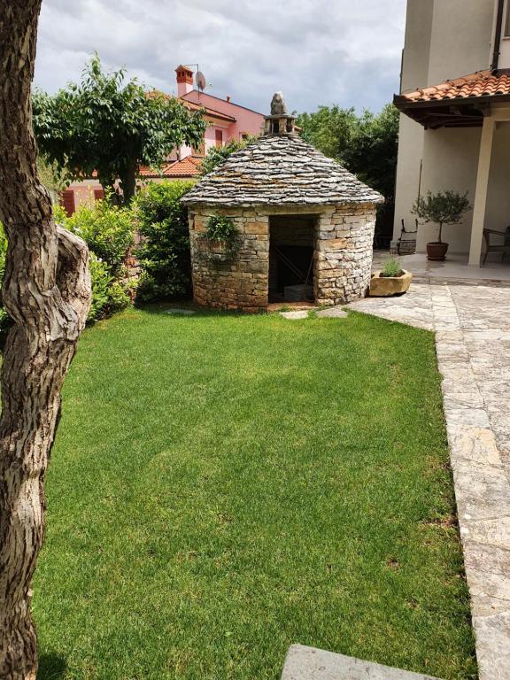 Ogród w obiekcie Apartments Cocaletto5