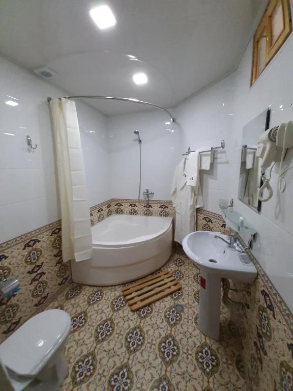 madrasah Polvon-Qori boutique hotel XIX century - Habitación Familiar Con Balcón