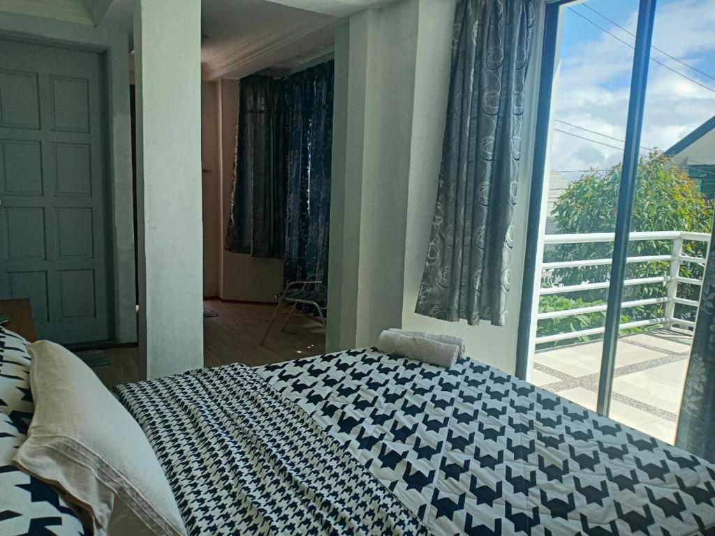 Un pat sau paturi într-o cameră la Seribu 1 Homestay Single Room