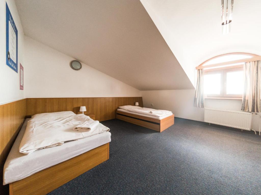 Postel nebo postele na pokoji v ubytování Penzion Atlas