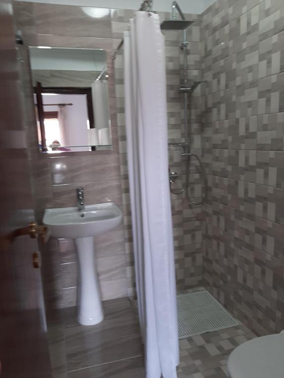 Koupelna v ubytování Mouria Hotel