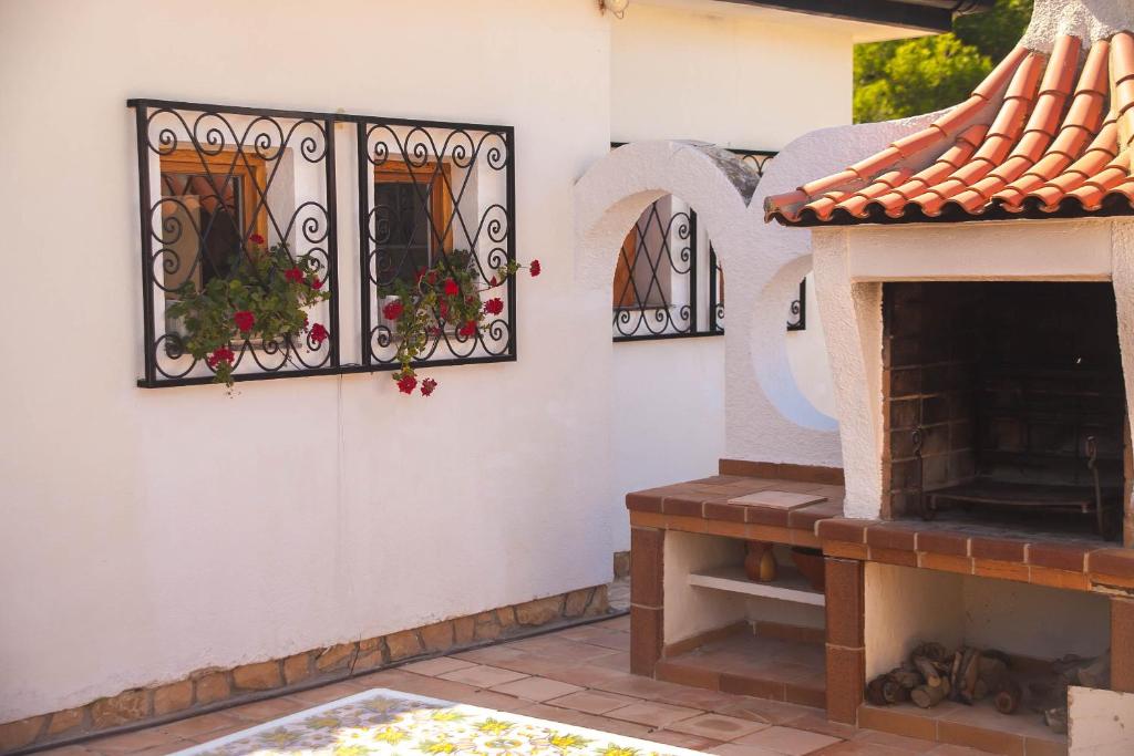 Villa Altozano — 4-Bed Villa with Pool, BBQ & Panoramic Sea Views near Benidorm