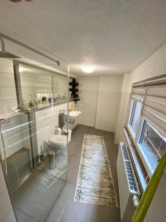 Vannituba majutusasutuses Pension Regenbogen