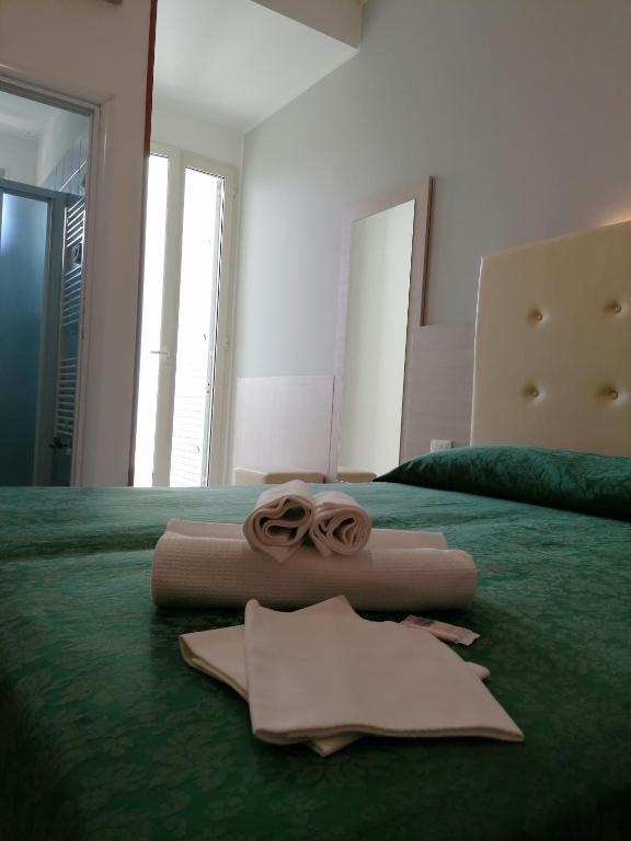 Postel nebo postele na pokoji v ubytování HOTEL ANDREA'S