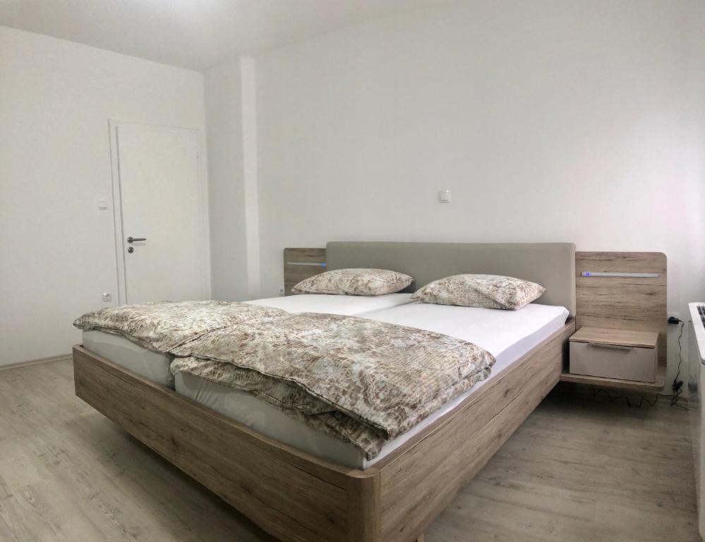 Postel nebo postele na pokoji v ubytování Apartments Andrej - Optuj