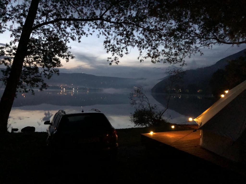 Příroda nedaleko luxury tent