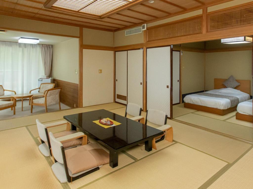 Postel nebo postele na pokoji v ubytování Tabist Koboshi no Yu Senshintei Aizu Yunokamionsen