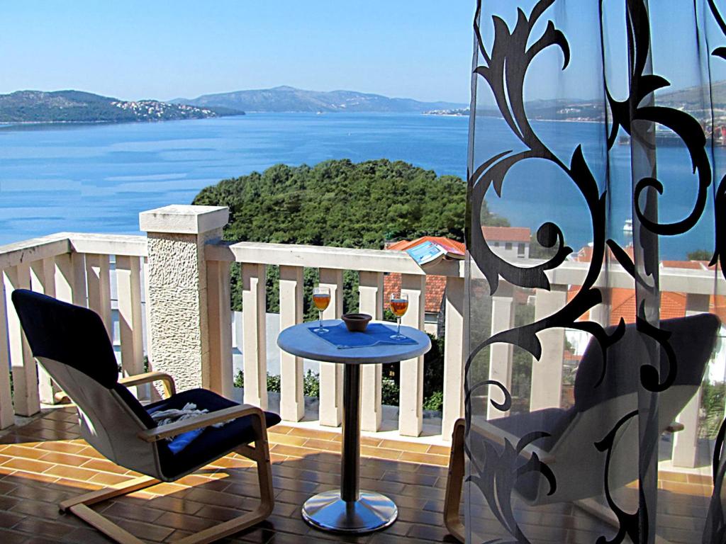 Sea view Apartment in Trogir near the beach