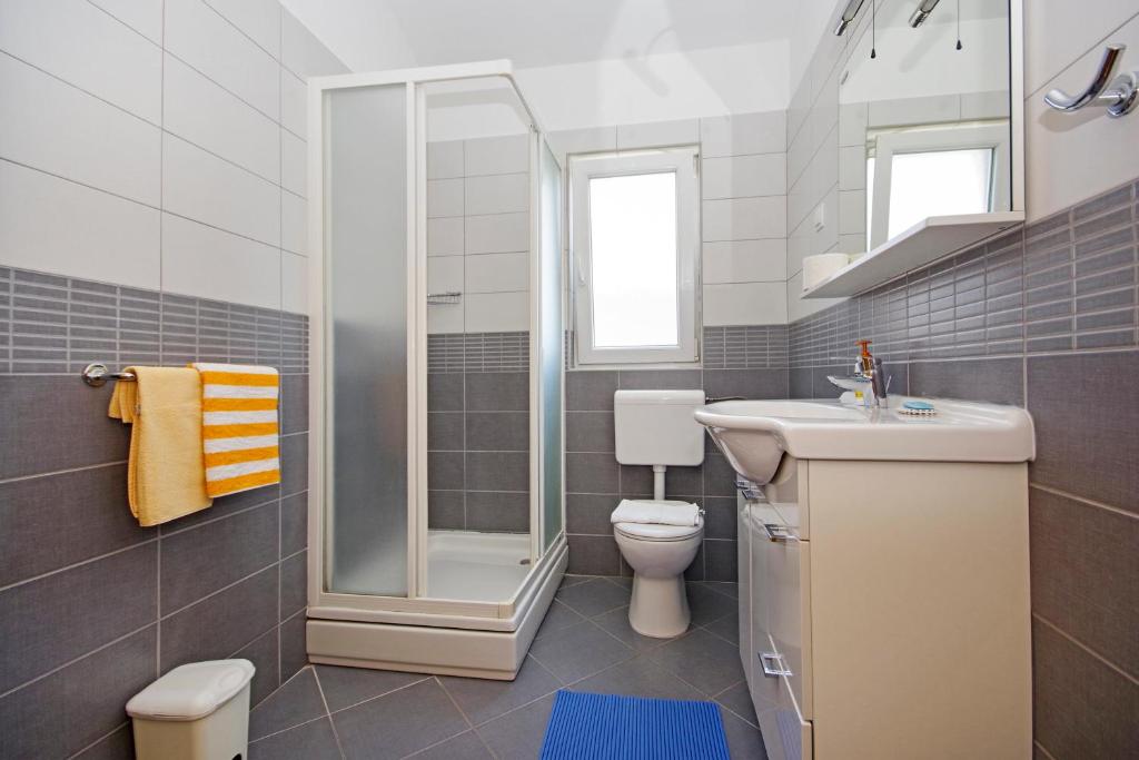 Kúpeľňa v ubytovaní Apartmani Srzic