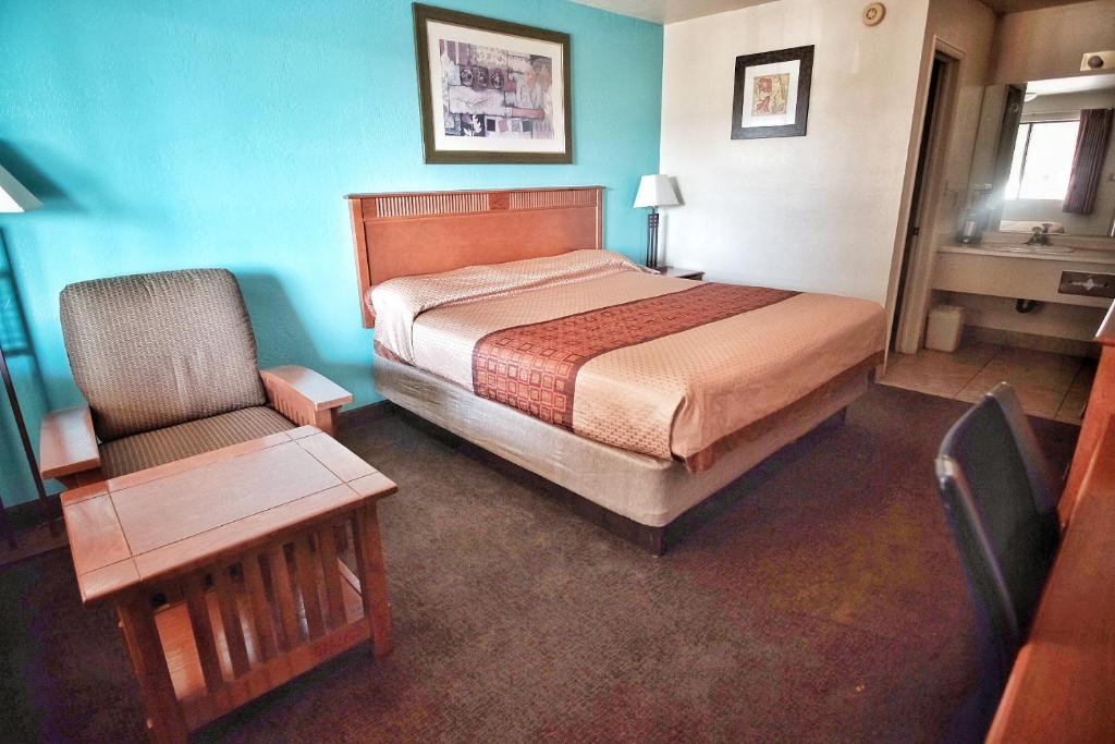 Postel nebo postele na pokoji v ubytování Claridge Inn - St. George