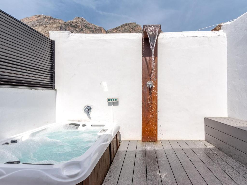 Quaint Holiday Home in Tavernes de la Valldigna with Jacuzzi ...