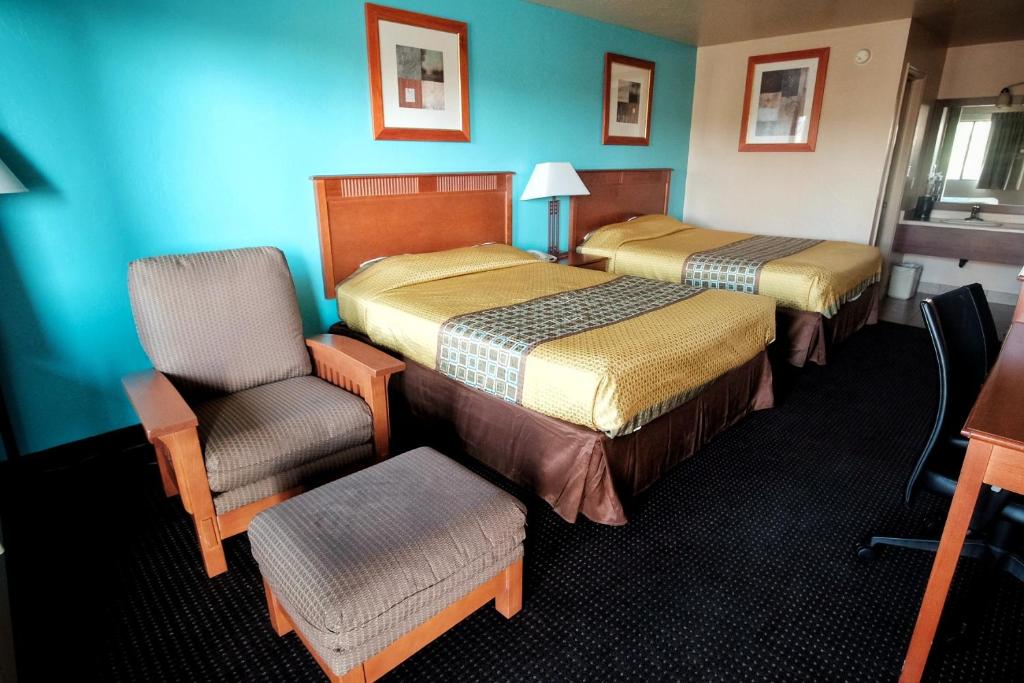 Postel nebo postele na pokoji v ubytování Claridge Inn - St. George
