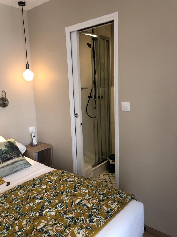 Postel nebo postele na pokoji v ubytování Hôtel Moderna