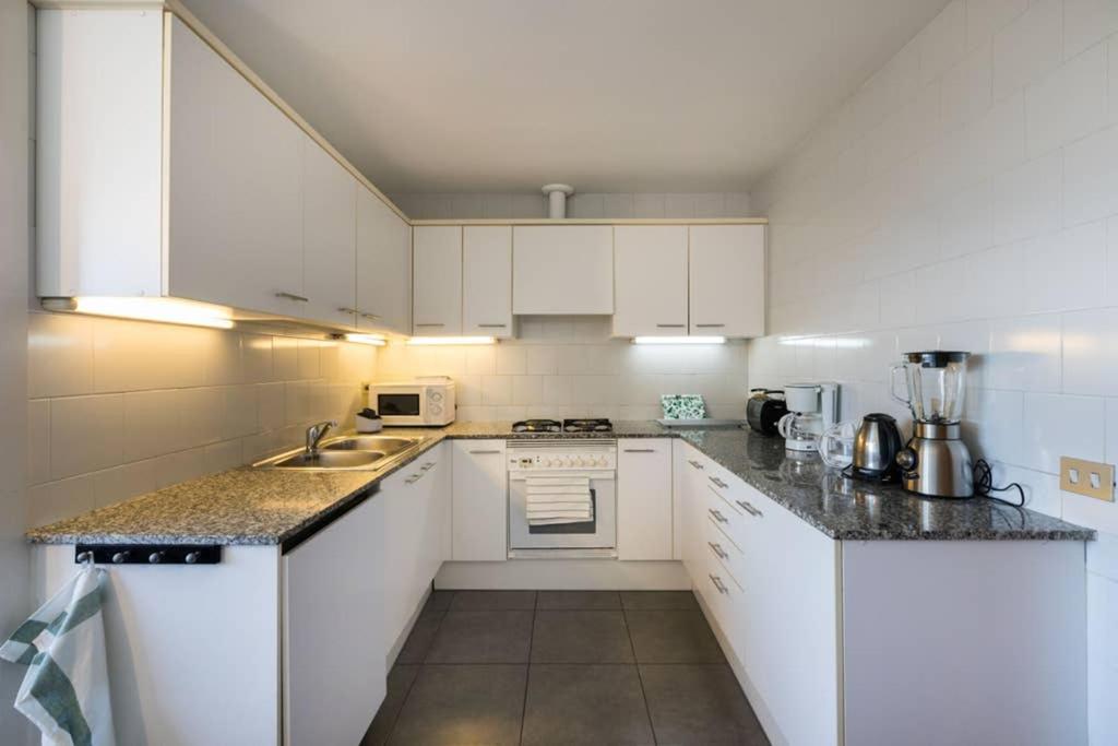 A kitchen or kitchenette at Sea views & city skyline