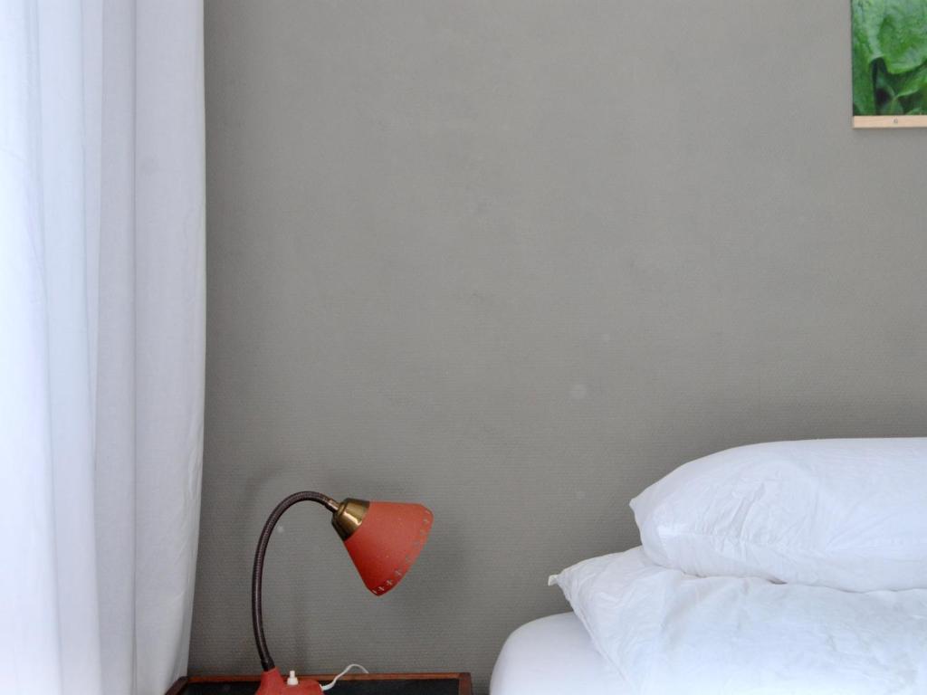 Postel nebo postele na pokoji v ubytování HEMMET Simrishamns vandrarhem och B&B