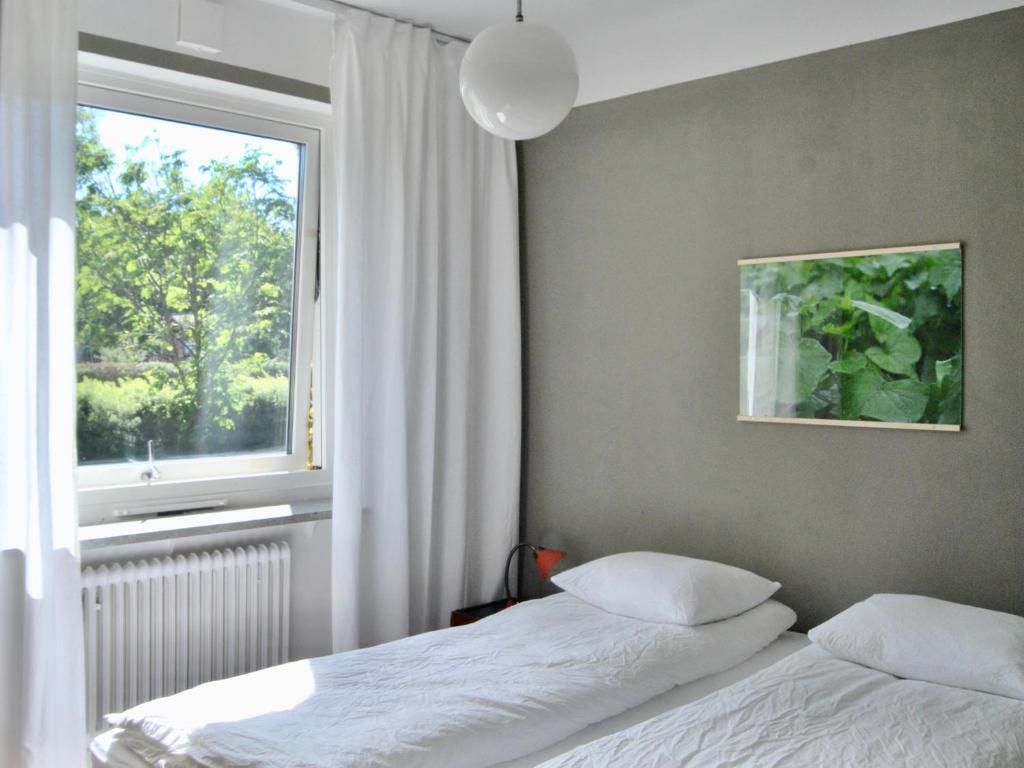 Postel nebo postele na pokoji v ubytování HEMMET Simrishamns vandrarhem och B&B
