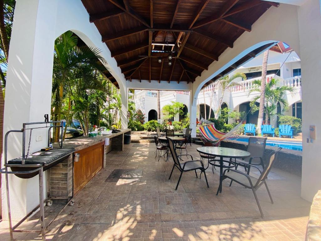 Bazén v ubytování Hotel Mar Rey nebo v jeho okolí