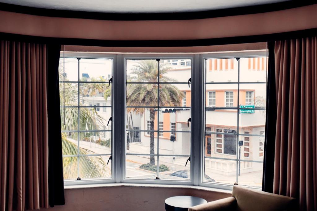 Essex House Hotel - Superior King Room