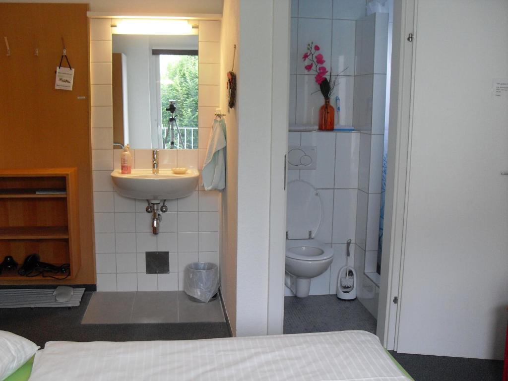 Koupelna v ubytování Haus Edith Privathaus mit Gästezimmern