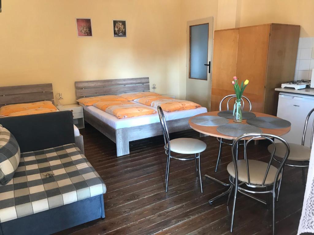 Postel nebo postele na pokoji v ubytování Apartman u Karla